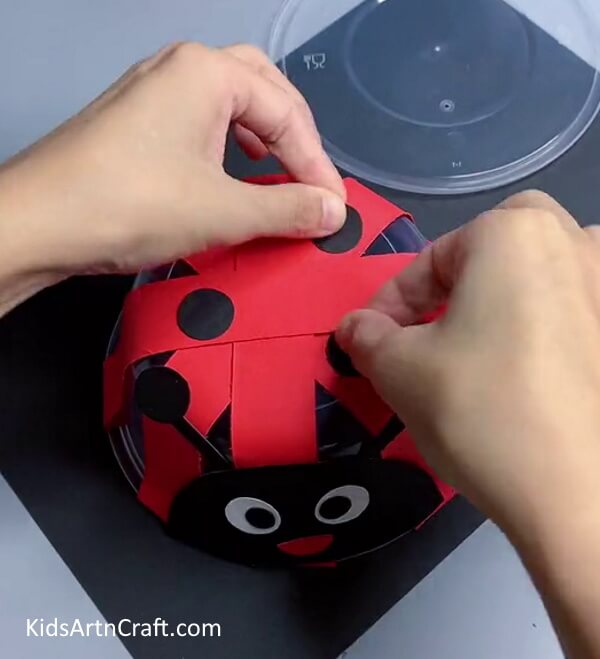 Pasting Black Spots - How to Make a Ladybug with Lightning Easily for Kids