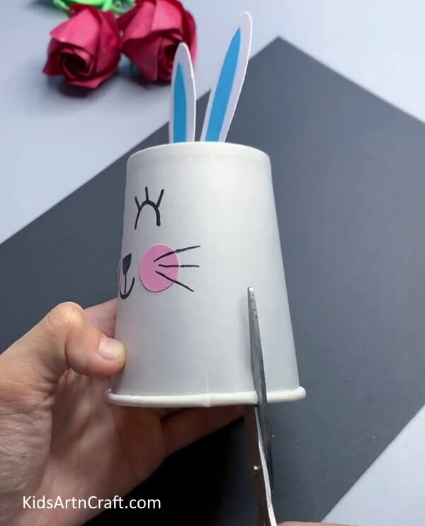Cutting Cup - Instructions on Making a Bunny with a Paper Cup for Kids