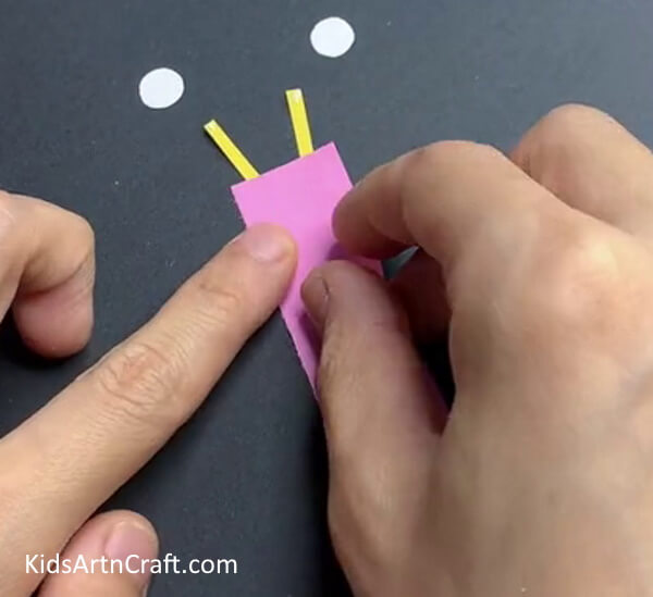 Step -3  Pasting Step-by-Step Instructions for Constructing a Paper Snail with Children 