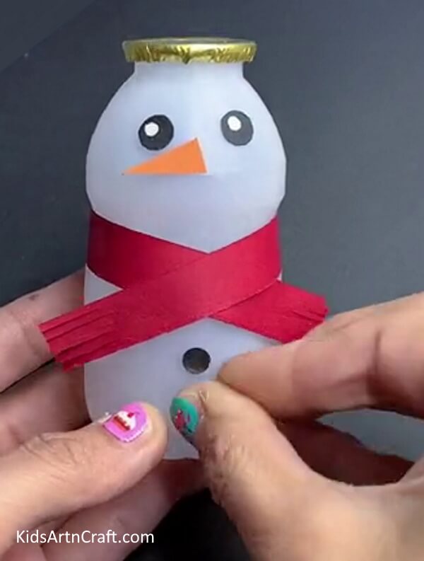 Adding Nose and Buttons - Constructing a Snowman with a Bottle - A Tutorial 