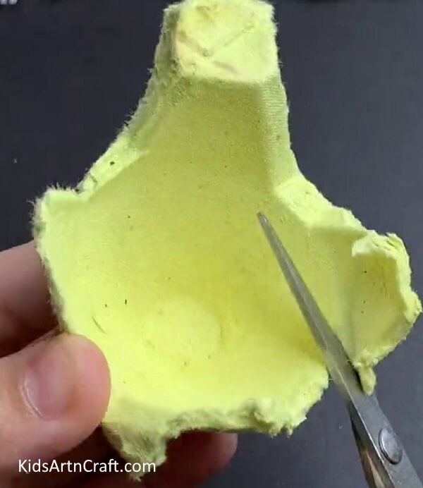  Cutting An Egg Cup - A Simple Guide For Kids To Construct A Crab From An Egg Carton