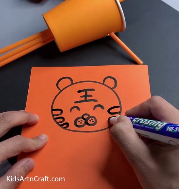 Complete The Features Of a Tiger-Make a Tiger out of Old Paper Cups with the Kids 