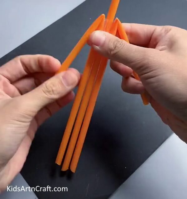Bend The Straws-Get Creative with the Kids and Turn Paper Cups into Tigers 