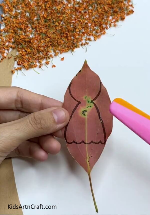 Making The Girl From a Leaf - Steps to Make a Swing with Tree Leaves for Youngsters