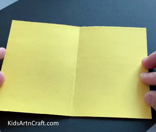 Getting Ready With Yellow Paper - Simple Paper-Based Bee Heart Art Guide