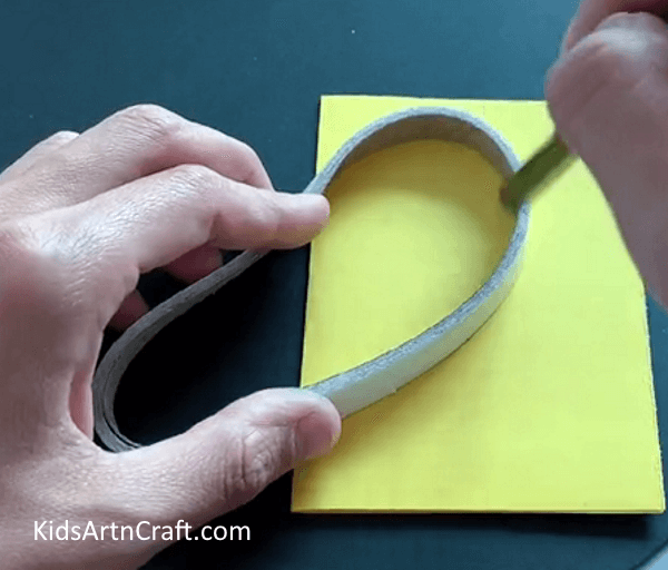Making Heart Shape - Learn How to Make a Paper Heart Bee With This Tutorial