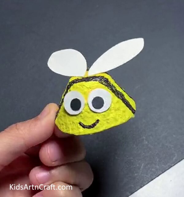 Cute Bee Model Using Egg Cartons For Kids