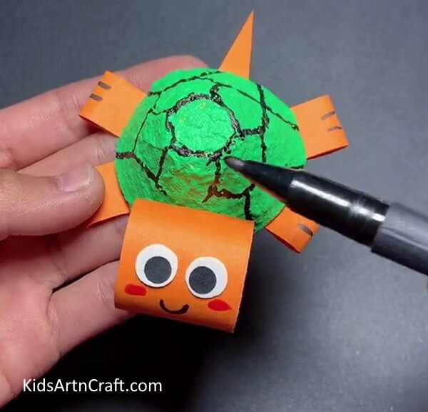 Adding Texture To Shell - Repurposing an Egg Box Turtle Craft Tutorial for Kindergarteners