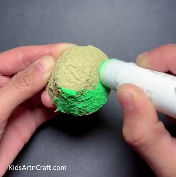 Painting Egg Shell - Utilizing Egg Cartons to Create a Turtle - A Guide for Kindergartners