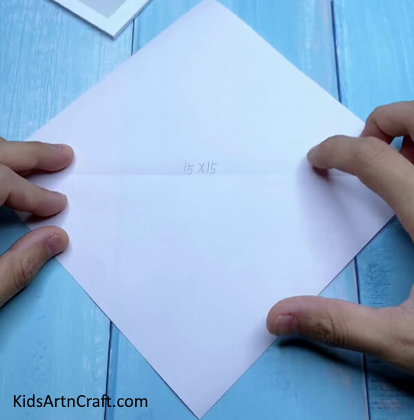 Taking Origami Paper - Children can assemble a miniature origami bag.