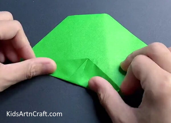 Flipping Paper And Folding Sides - Crafting a dinosaur via origami paper method