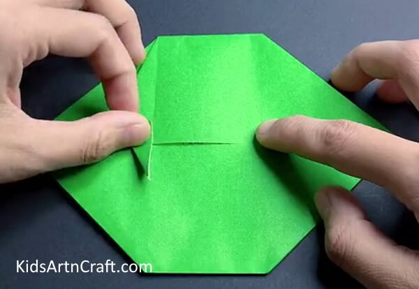 Folding Triangle - Instructions for a paper dinosaur via origami
