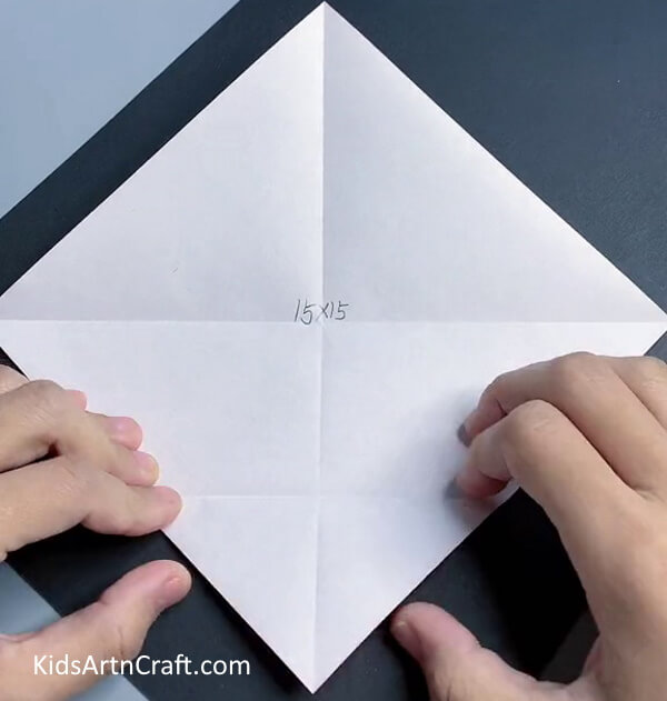 Prepare the Origami Sheet-Creating a Paper Eye for Children in the Home