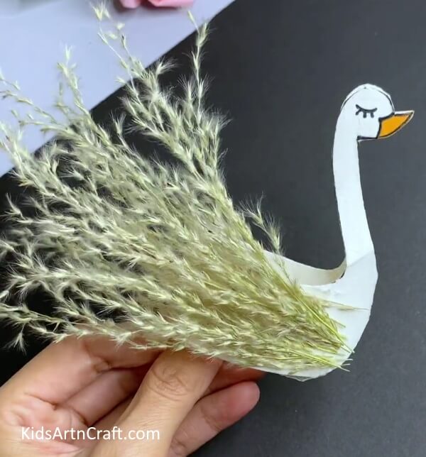 Covering The Back Of Swan With Grass - Crafting a Swan Using Cardboard Tube - A Tutorial 
