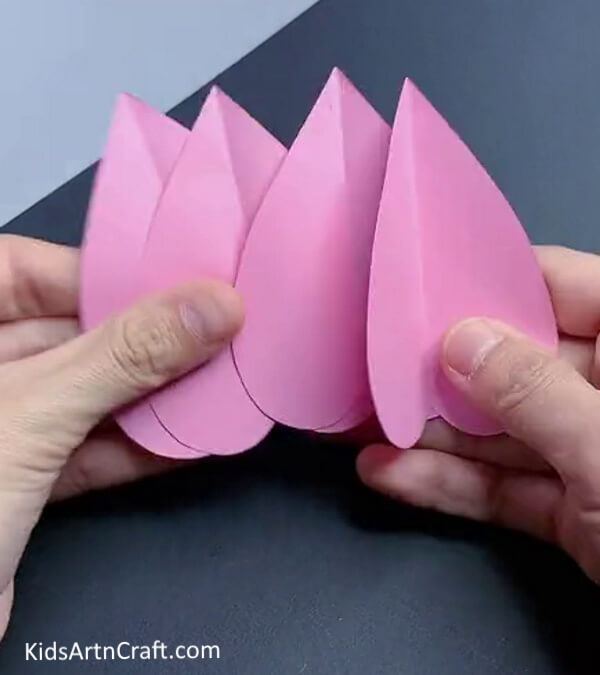 Unfolding Hearts - A quick and easy tulip paper flower craft for kids. 