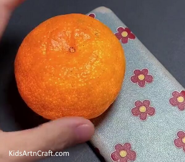 Placing Orange Peel On Flashlight - Crafting an Original Lamp Decoration with Orange Peel