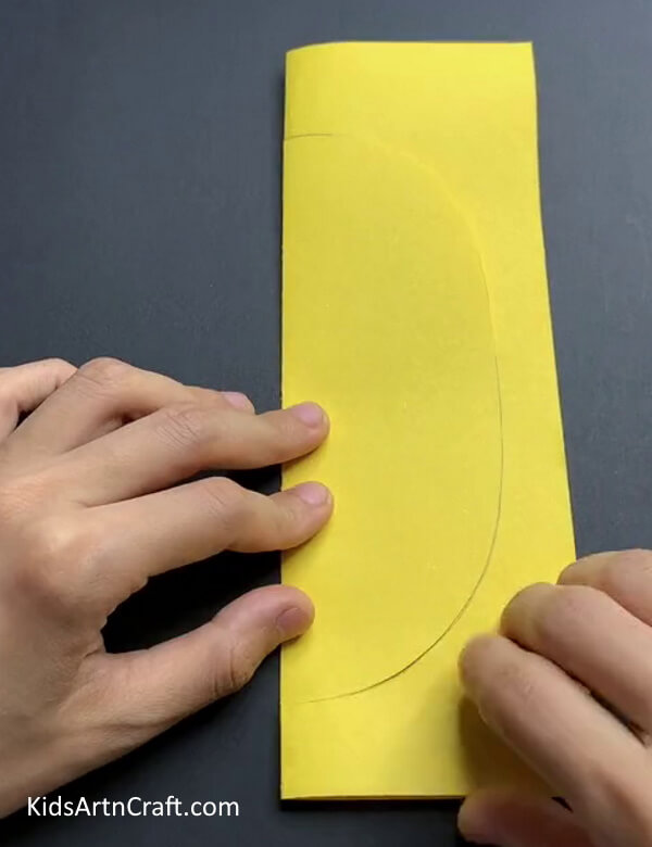 Making An Oval Shape - Creating a 3D Paper Pineapple Masterpiece for Children