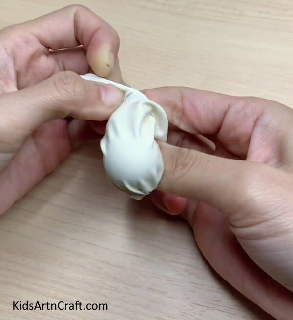 Tie a Knot - Learn how to fashion a Balloon Santa Clause