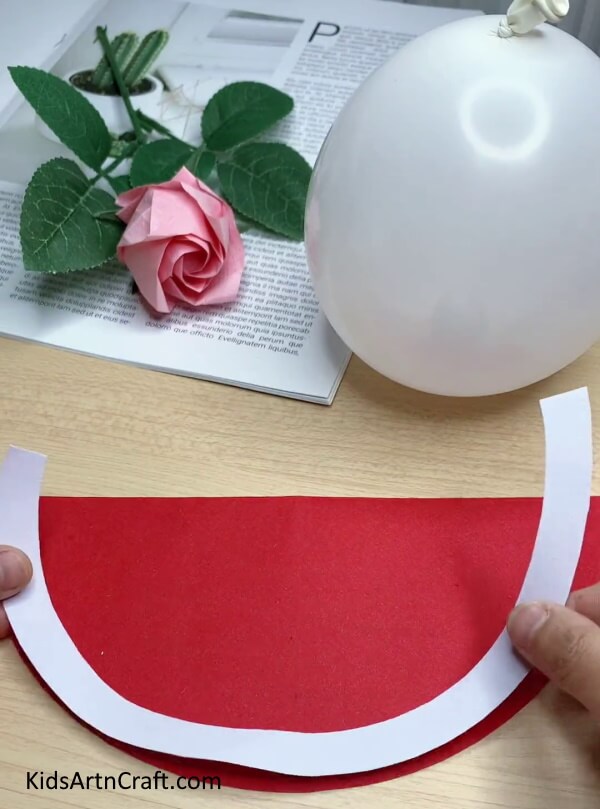 Make Santa Cap With Red Paper & White Curve Paper Strips - A comprehensive tutorial on making a Balloon Santa Clause