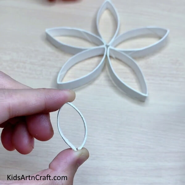 Pasting The Ends Together-Follow this tutorial to create effortless paper snowflakes