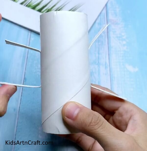 Making Legs of Frog Step-by-Step Instructions to Make a Frog with a Toilet Paper Roll