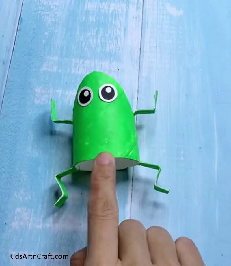 Making a Frog Craft with a Toilet Paper Roll