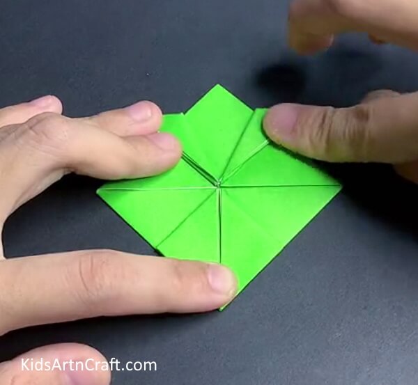 Step-by-step approach to making a paper frog with origami 