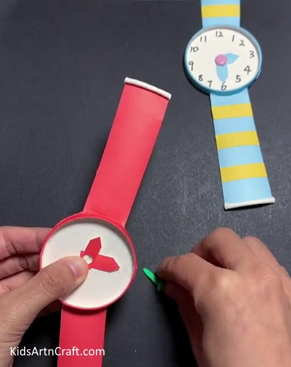 Making Other Hand - A Tutorial to Help Kids Make a Wrist Watch Using a Paper Cup