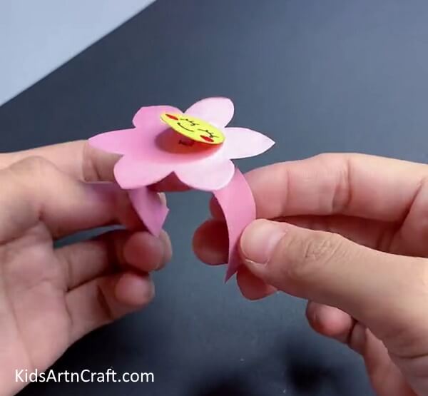 Making The Ring-Follow this tutorial to make a paper flower ring effortlessly 