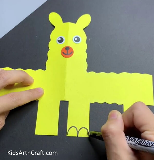 Drawing Details  - A simple paper sheep craft project for the young ones. 