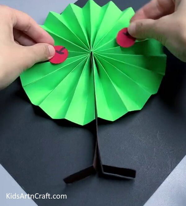 Making Fruits To The Tree - Make a Basic Paper Tree with a Few Instructions 
