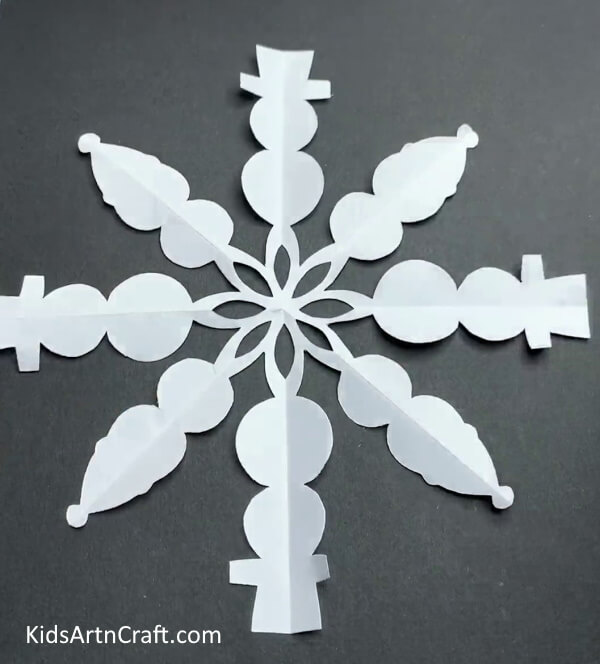 Unfolding Snowflake Manufacture a Snowman Structure from a Paper Snowflake 