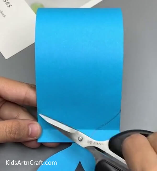 Cutting Back Side Of The Whale In Curve - Step-by-step guide to making a Blue Whale from Paper