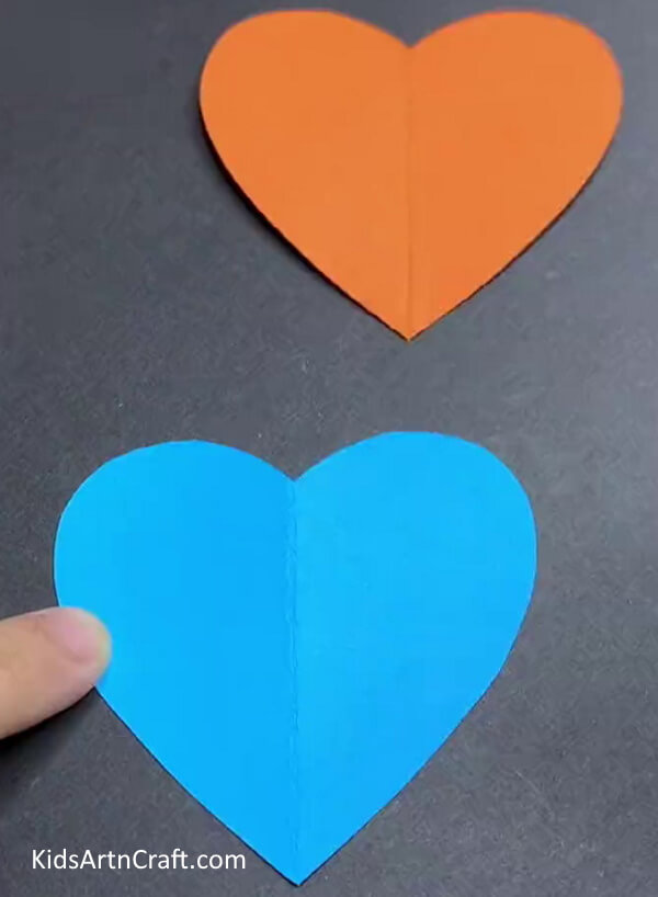 Making Heart-Shaped Mouse how to create a simple heart-shaped paper mouse craft