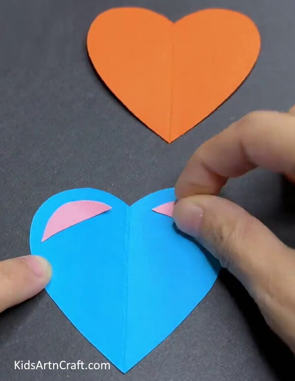 Making Ears a basic heart-shaped paper mouse