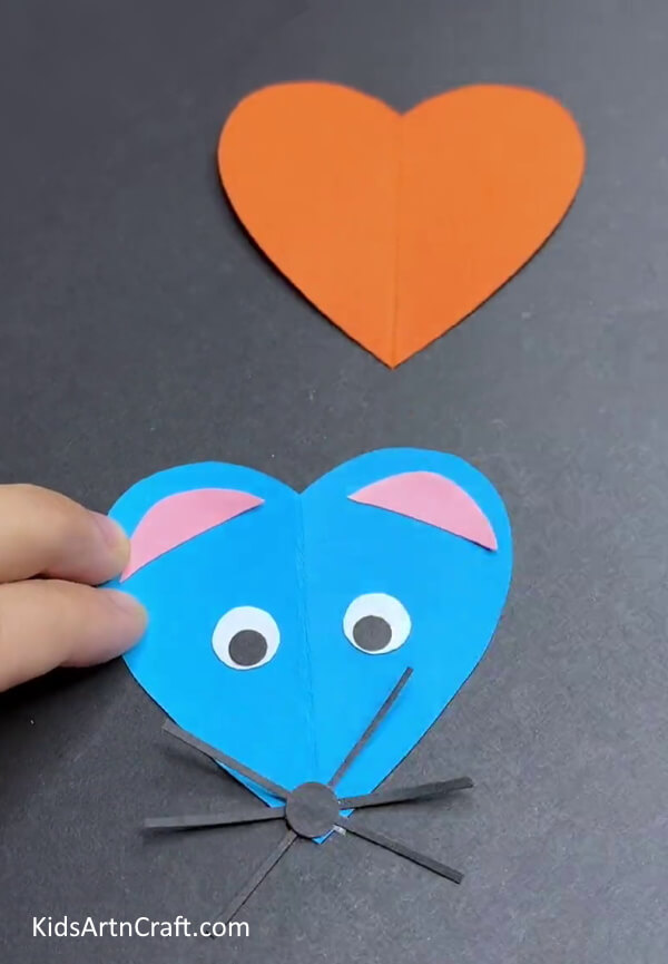 Making Nose of Mouse basic paper mouse with a heart design
