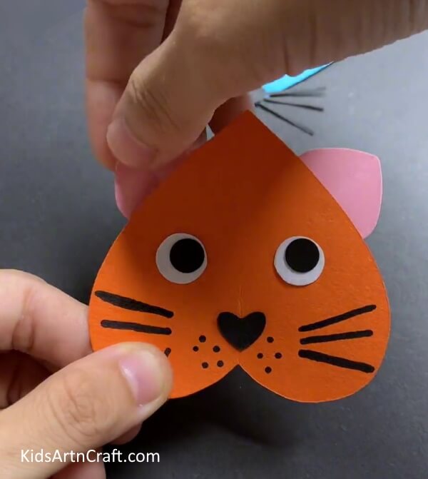 Making Ears straightforward paper mouse in a heart shape