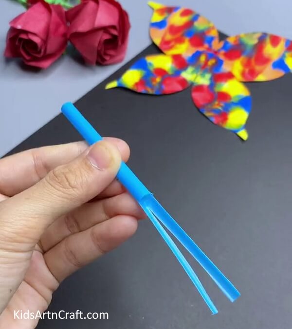 Cutting Straw Obtain the Ability to Create Paper Butterfly Art with a Painting Technique