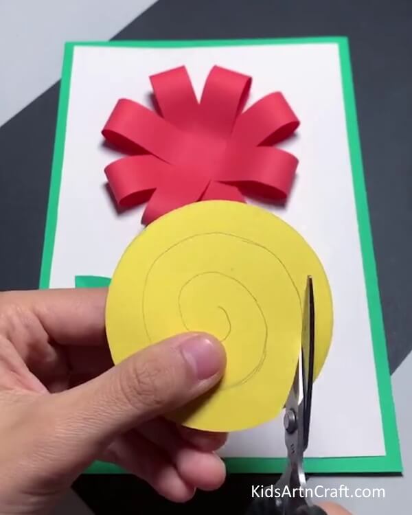 Make a Pistil With Yellow Craft Paper-Pick up the skill to create a Paper Flower Craft with a convenient guide. 