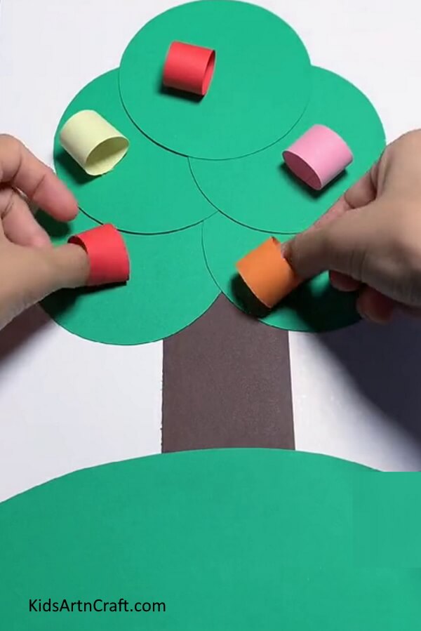 Pasting Strips Roll - Create a paper tree with this guide