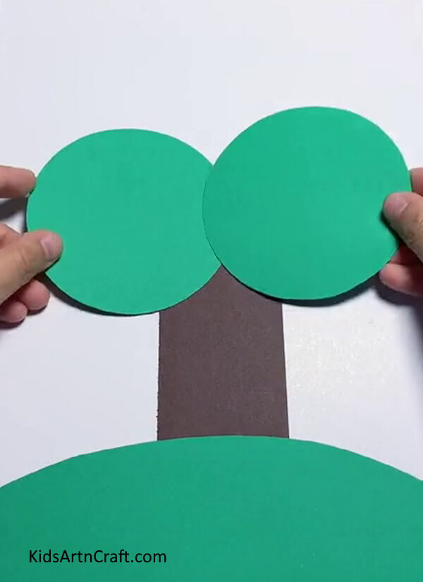 Pasting Circles - Step-by-step paper tree craft