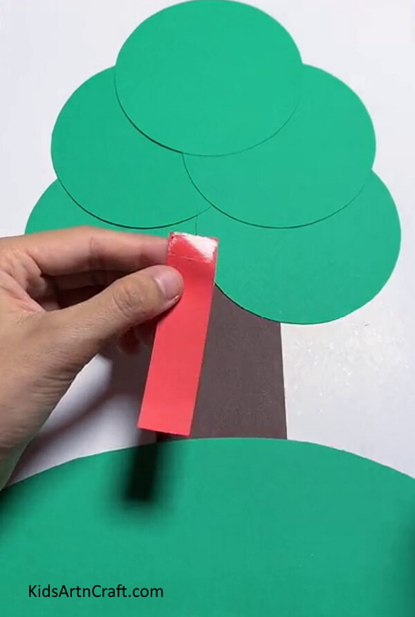 Applying Double Side Tape On the Strip - Developing a paper tree with this tutorial