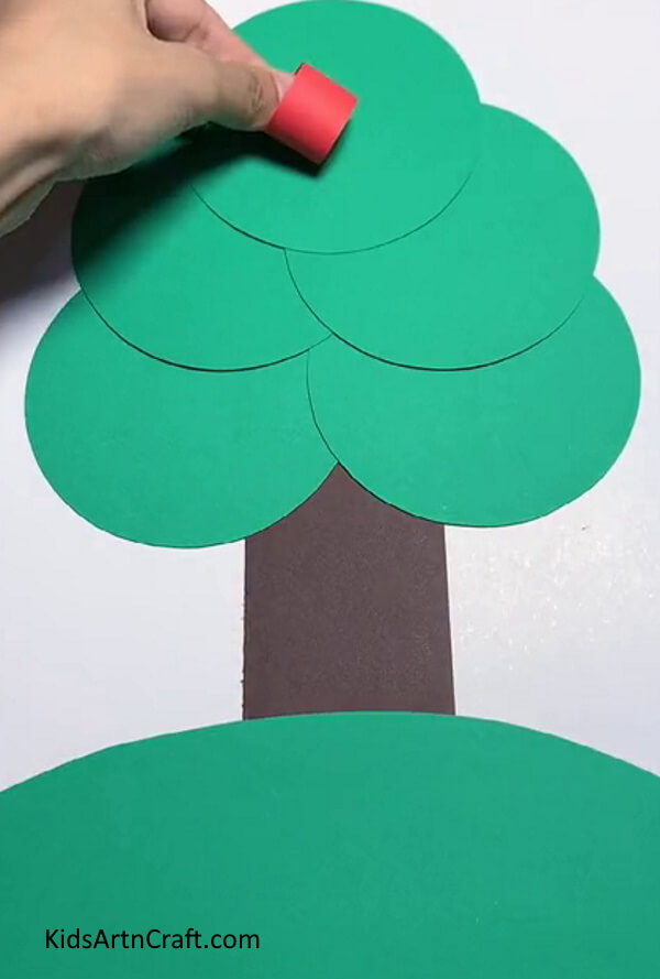 Pasting Paper Roll Strip On Tree - Learn how to construct a paper tree