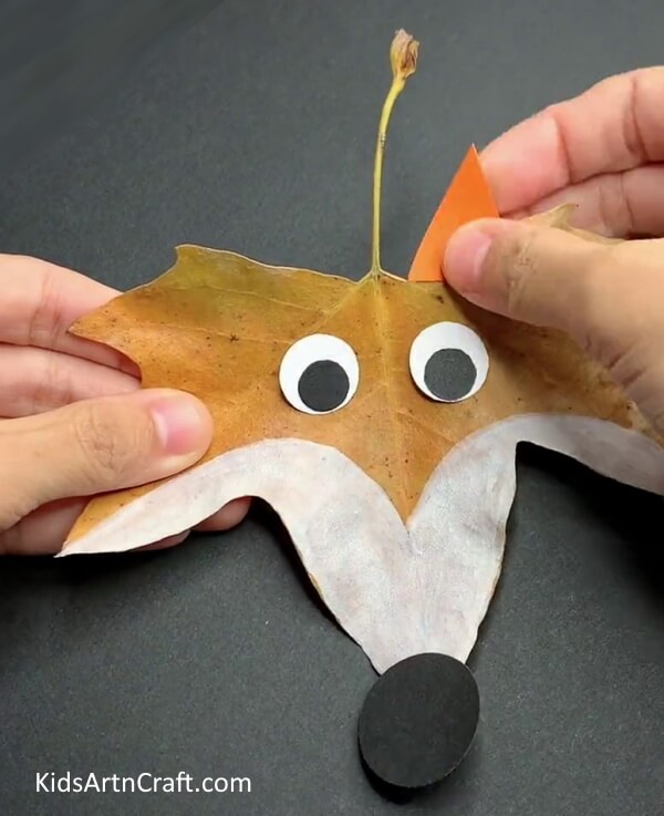 Making Ears - Help your kids build a leaf fox craft. 
