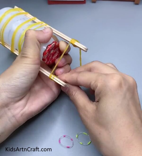 Tying Popsicle Sticks With Each Other - Making a Boat With Rubber Band and Popsicle Sticks