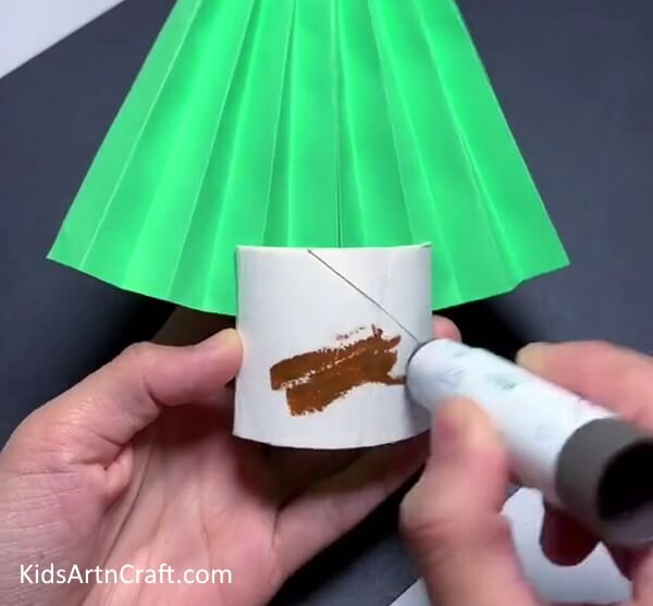 Coloring Roll - Assembling a Paper Christmas Tree for Youngsters