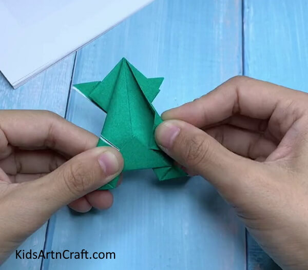 Turning Paper - Origami Paper Frog Craft Tutorial for Youngsters