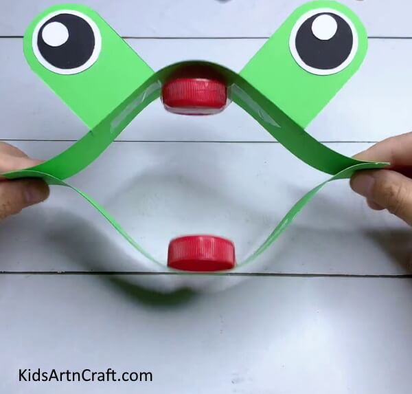  Crafting a Frog With Paper Strips for Youngsters