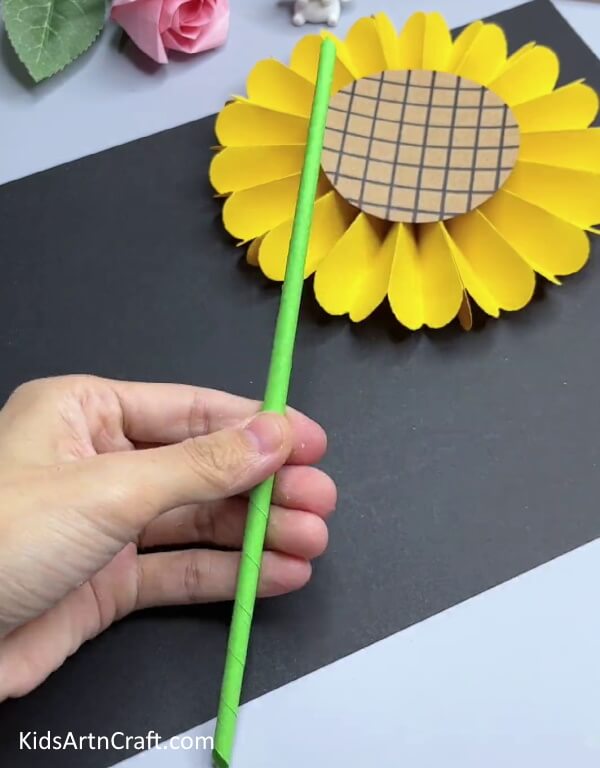 Making Stem - Assembling a Sunflower from Paper