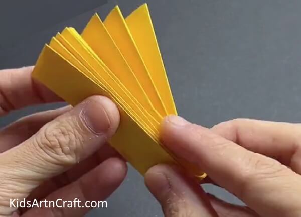 Folding Paper - Making a Sunflower using Paper